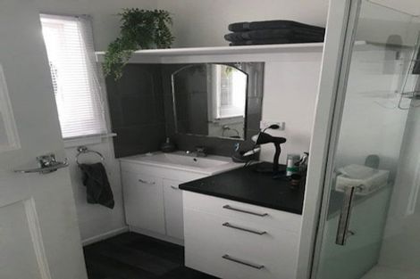 Photo of property in 17 Queen Street, Cambridge, 3434