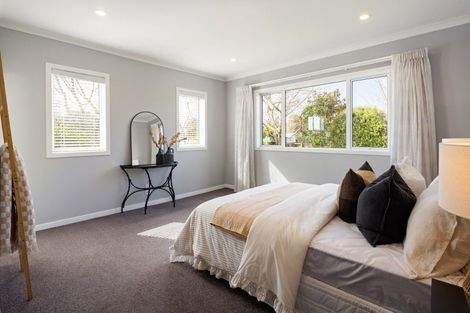 Photo of property in 82 Grey Street, Cambridge, 3434