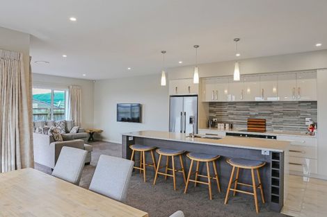 Photo of property in 15 Cyprus Place, Fitzherbert, Palmerston North, 4410