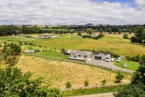 Photo of property in 11 Tiffen Lane, Waipawa, 4210