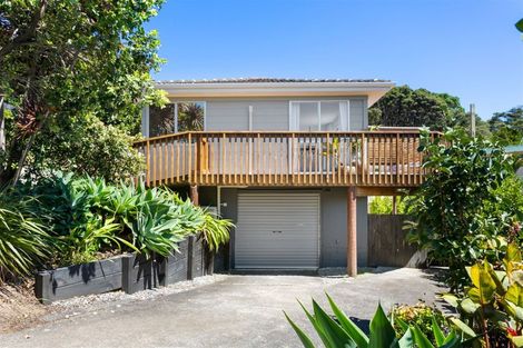 Photo of property in 1/12 Wanita Place, Totara Vale, Auckland, 0629