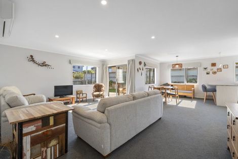 Photo of property in 9 Forbes Road, Foxton Beach, Foxton, 4815