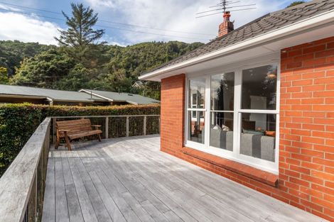 Photo of property in 231 Whites Line East, Waiwhetu, Lower Hutt, 5010