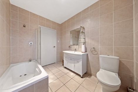 Photo of property in 549 Great South Road, Rosehill, Papakura, 2113