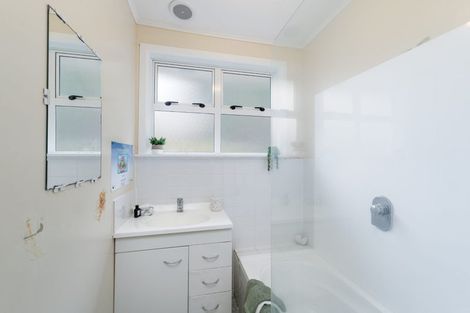 Photo of property in 132 Castor Crescent, Cannons Creek, Porirua, 5024