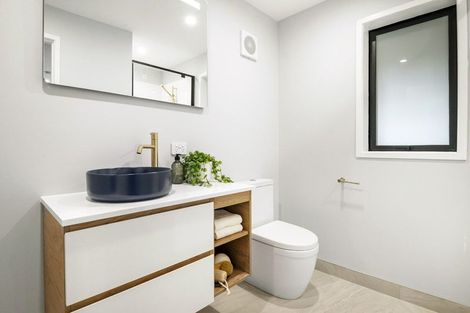 Photo of property in 5 Island Bay Road, Beach Haven, Auckland, 0626