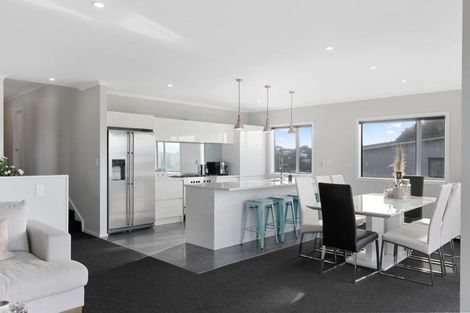 Photo of property in 36 Epic Way, Newlands, Wellington, 6037