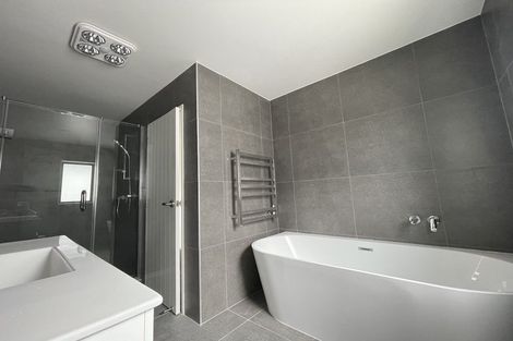 Photo of property in 39a Ennis Avenue, Pakuranga Heights, Auckland, 2010