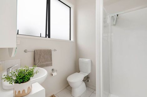 Photo of property in 4 Kingtide Place, Red Beach, 0932