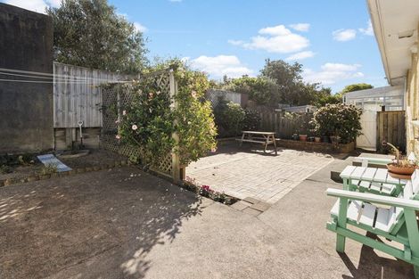 Photo of property in 3/31 Humber Street, Island Bay, Wellington, 6023