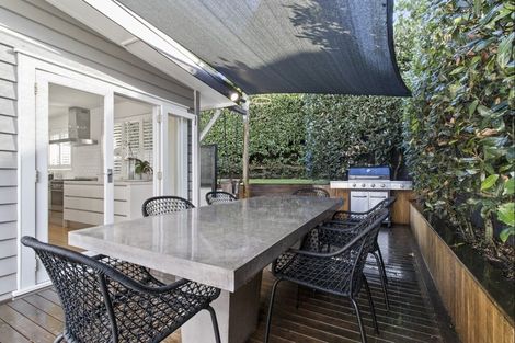 Photo of property in 8 Alfred Street, Northcote Point, Auckland, 0627