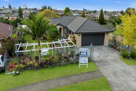 Photo of property in 14 Castlefinn Drive, Weymouth, Auckland, 2103