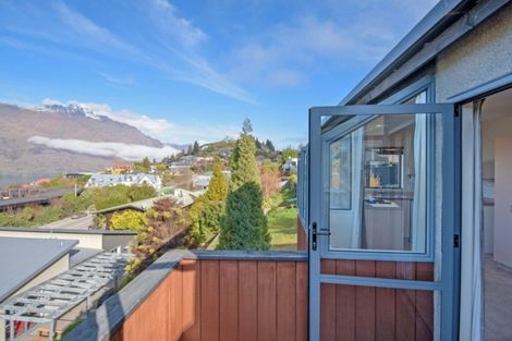 Photo of property in 35a Wynyard Crescent, Fernhill, Queenstown, 9300