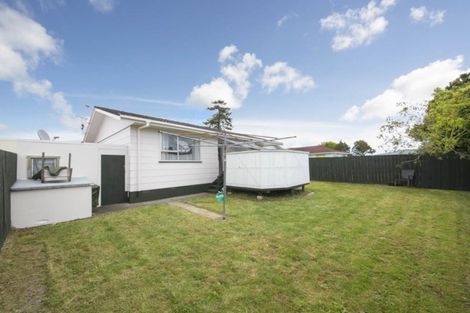 Photo of property in 2/89 Bruce Mclaren Road, Henderson, Auckland, 0612