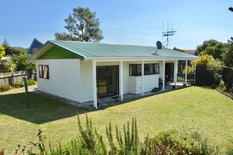 Photo of property in 30 Simcox Street, Otaki Beach, Otaki, 5512