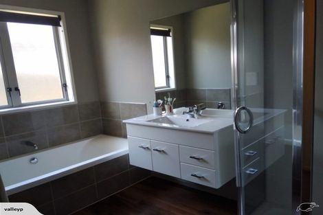 Photo of property in 19 Karoola Place, Havelock North, 4130