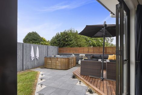 Photo of property in 8 Taurus Place, Kawaha Point, Rotorua, 3010