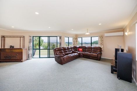 Photo of property in 140 Pacific Drive, Fitzherbert, Palmerston North, 4410