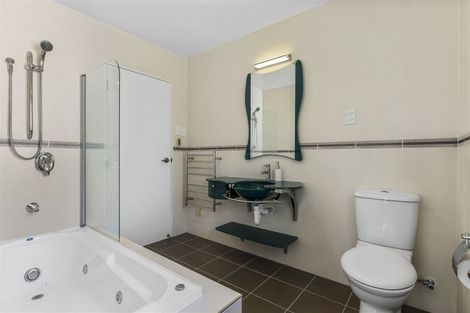 Photo of property in 14 Spoonbill Place, Unsworth Heights, Auckland, 0632