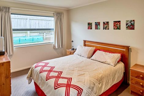 Photo of property in 32 Aspiring Terrace, Aotea, Porirua, 5024