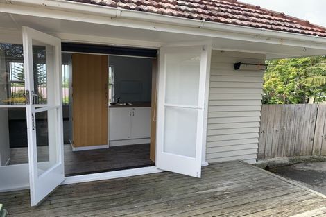 Photo of property in 2/541 East Coast Road, Browns Bay, Auckland, 0630