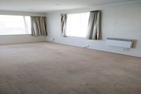 Photo of property in 20a Roberts Road, Te Atatu South, Auckland, 0610