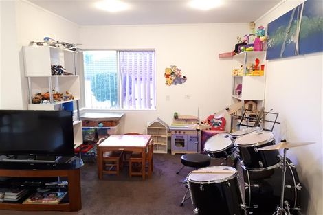 Photo of property in 22 Harbour Lights Close, West Harbour, Auckland, 0618