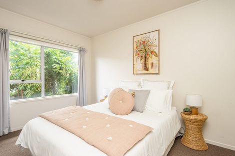 Photo of property in 2/218 East Coast Road, Forrest Hill, Auckland, 0620