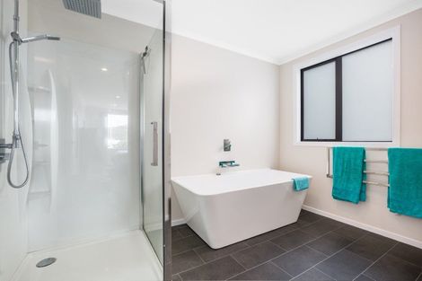 Photo of property in 3/84 Mana Esplanade, Paremata, Porirua, 5026