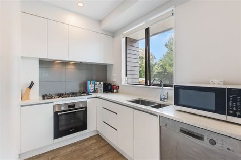 Photo of property in 1b Julia Place, Totara Vale, Auckland, 0629