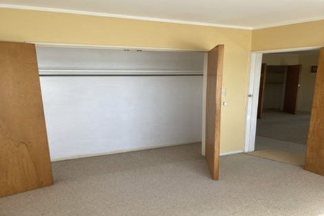 Photo of property in 8a Longcroft Terrace, Newlands, Wellington, 6037