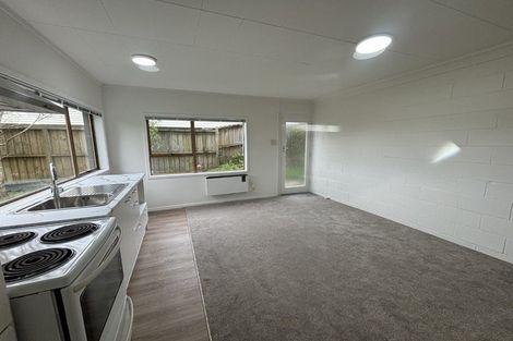 Photo of property in 24 Dallas Place, New Windsor, Auckland, 0600