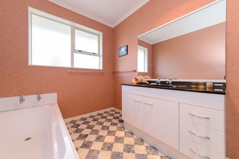 Photo of property in 53 Royal Oak Drive, Kelvin Grove, Palmerston North, 4414