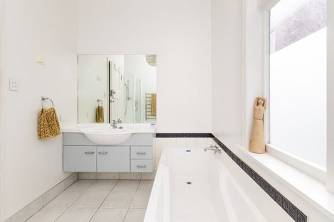 Photo of property in 7 Marine Parade, Eastbourne, Lower Hutt, 5013