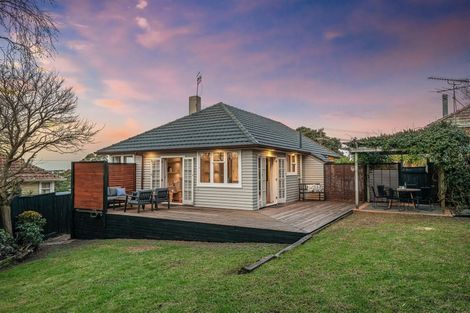 Photo of property in 4 Nutsey Avenue, Northcote, Auckland, 0627