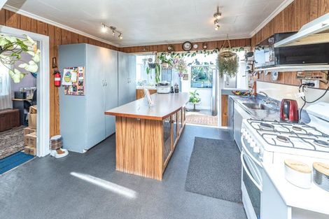 Photo of property in 2 Wharf Street, Castlecliff, Whanganui, 4501