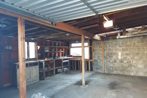 Photo of property in 2 Trevethick Grove, Woburn, Lower Hutt, 5010