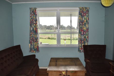 Photo of property in 54 Kuku Beach Road, Kuku, Levin, 5570