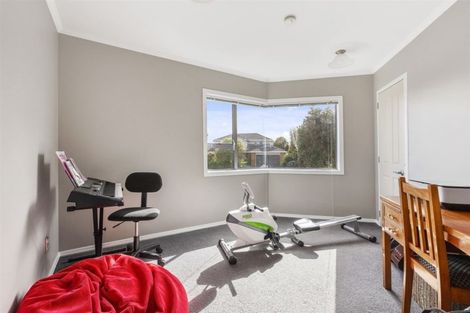 Photo of property in 40 Joseph Banks Drive, Whitby, Porirua, 5024