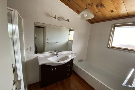 Photo of property in 40 Grenada Avenue, Forrest Hill, Auckland, 0620