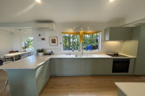 Photo of property in 60 Kauri Point Road, Laingholm, Auckland, 0604