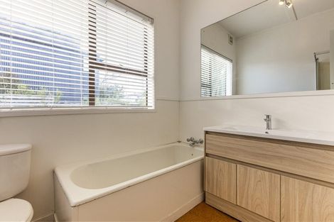 Photo of property in 19 Old Lake Road, Narrow Neck, Auckland, 0624