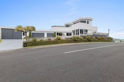Photo of property in 2 Findlay Street, Moturoa, New Plymouth, 4310