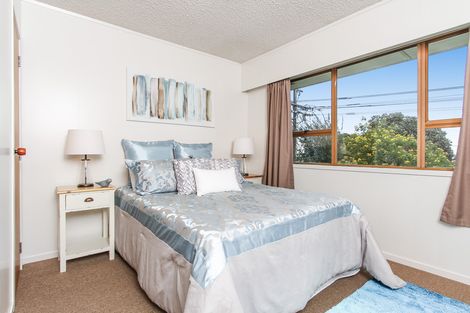 Photo of property in 1/127 Golf Road, Titirangi, Auckland, 0600