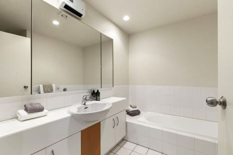 Photo of property in 9/8 Tobago Place, Sunnynook, Auckland, 0620
