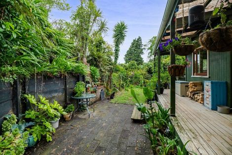 Photo of property in 118 Huatoki Street, Frankleigh Park, New Plymouth, 4310