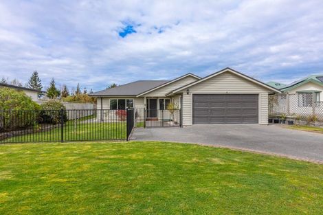 Photo of property in 14 Parkland Drive, Waipawa, 4210