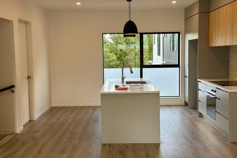 Photo of property in 3/105 Hobsonville Road, West Harbour, Auckland, 0618