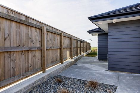 Photo of property in 19 Corsica Court, Fitzherbert, Palmerston North, 4410