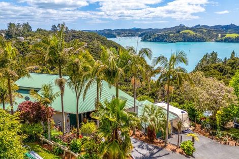 Photo of property in 104 Te Wahapu Road, Russell, 0272